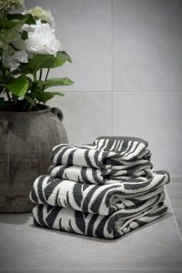 Lyxiga handdukar i zebramönster från Morgan Madison
